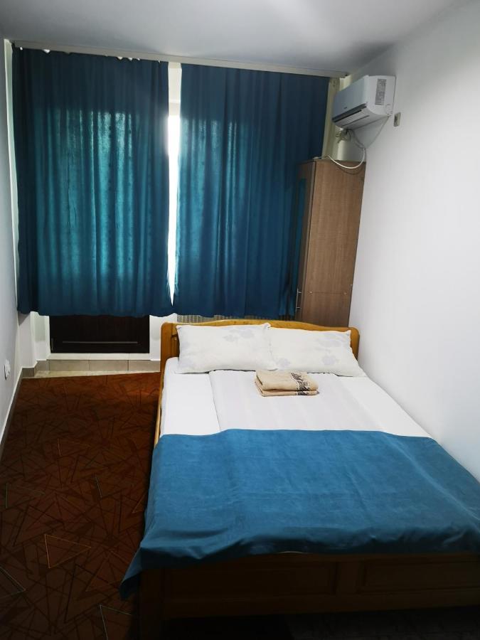 Pensiunea Mikelis International Hotel Curtea De Arges Ngoại thất bức ảnh