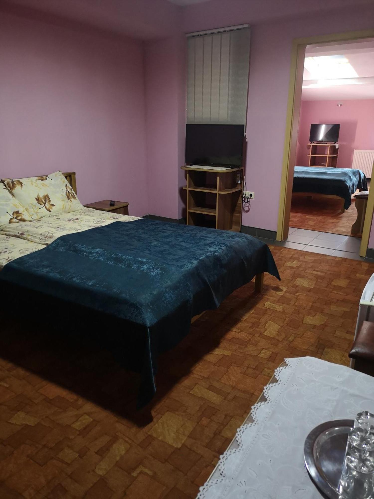 Pensiunea Mikelis International Hotel Curtea De Arges Ngoại thất bức ảnh