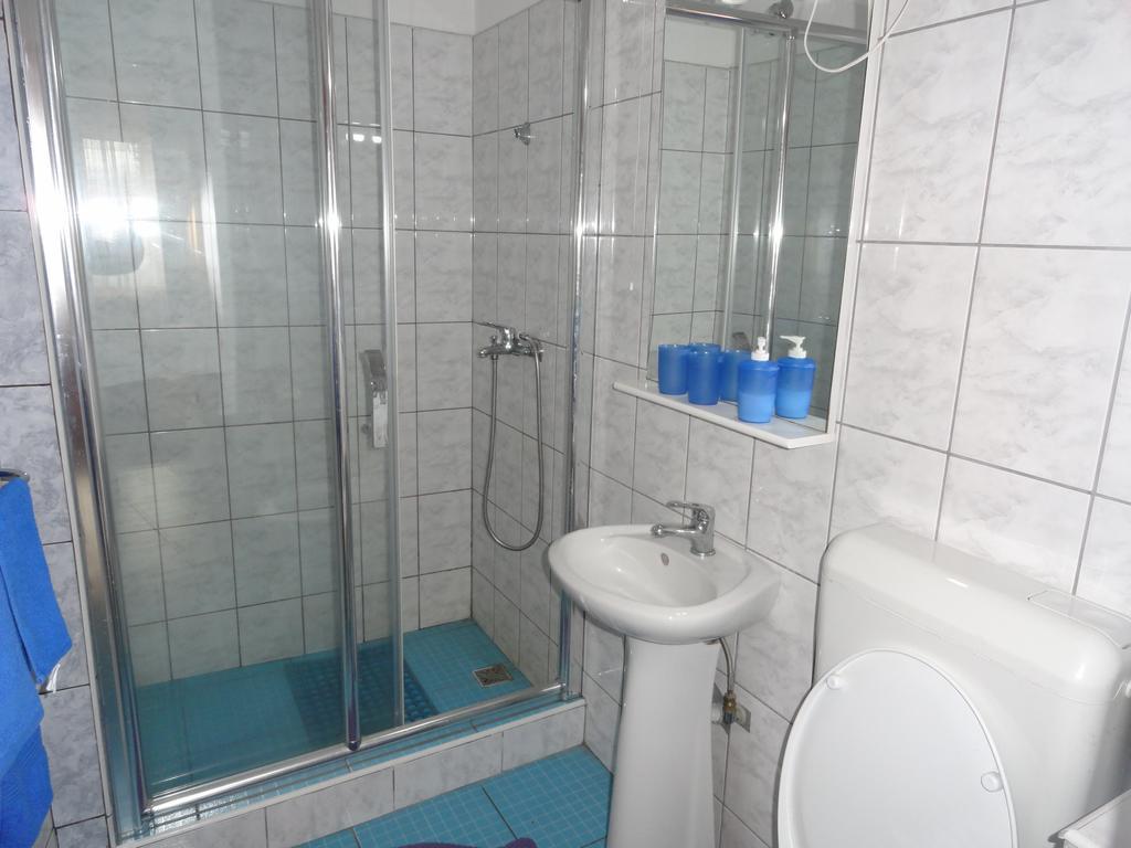 Pensiunea Mikelis International Hotel Curtea De Arges Ngoại thất bức ảnh